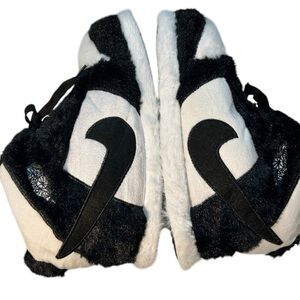 Nike Fluffy Black/white Slippers, Fits size 36-46, NWOT
